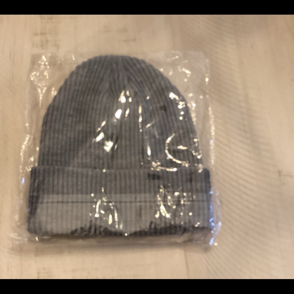 HOST PICK ⭐️ Gray Knit Cap with Red Heart - Picture 7 of 10